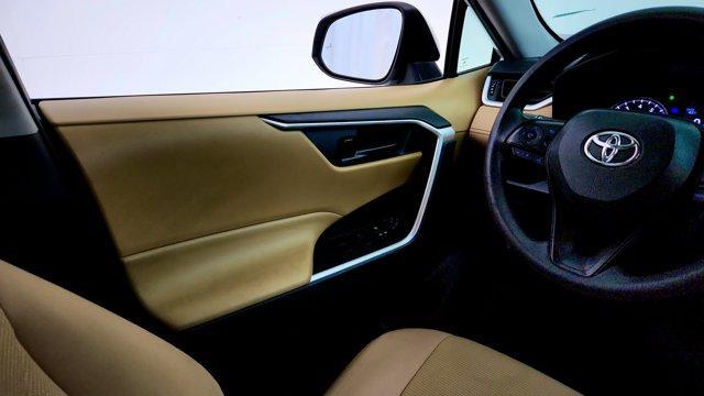 Photo of 2021 White Toyota RAV4