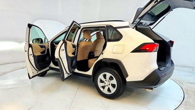 Photo of 2021 White Toyota RAV4