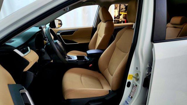 Photo of 2021 White Toyota RAV4