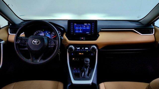 Photo of 2021 White Toyota RAV4