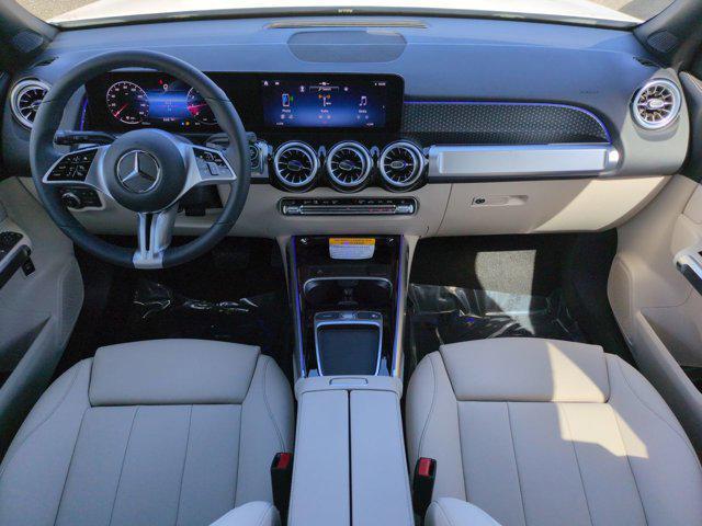Photo of 2025 Polar White Mercedes-Benz GLB 250