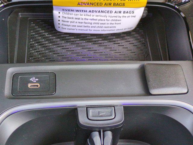 Photo of 2025 Polar White Mercedes-Benz GLB 250