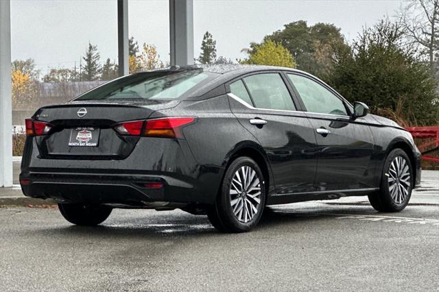 Photo of 2025 Black Nissan Altima