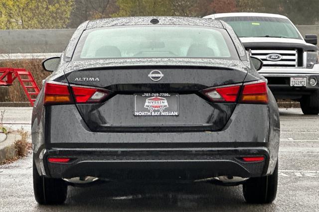 Photo of 2025 Black Nissan Altima