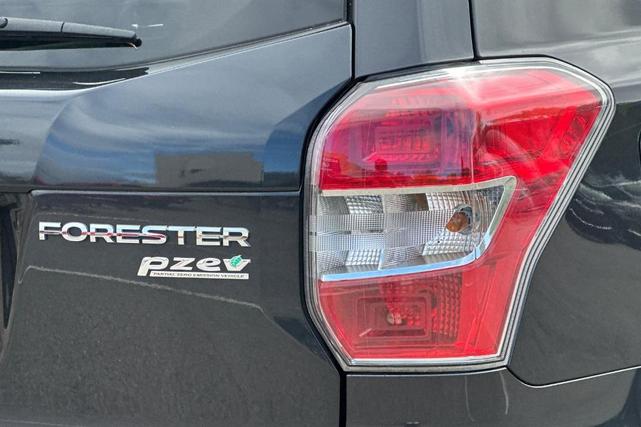 Photo of 2014 Dark Gray Metallic Subaru Forester