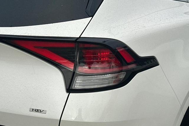 Photo of 2023 Snow White Pearl Kia Sportage Hybrid