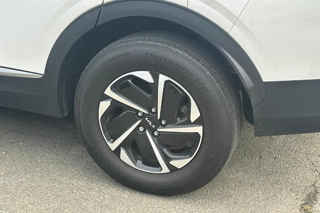 Photo of 2023 Snow White Pearl Kia Sportage Hybrid