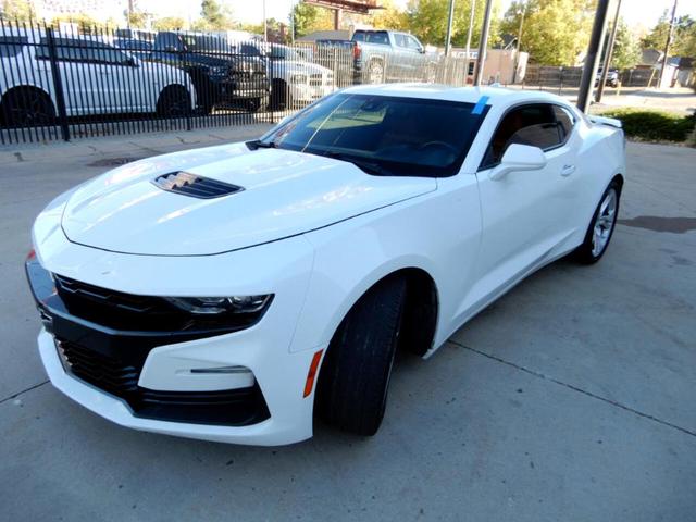 Photo of 2019 White Chevrolet Camaro
