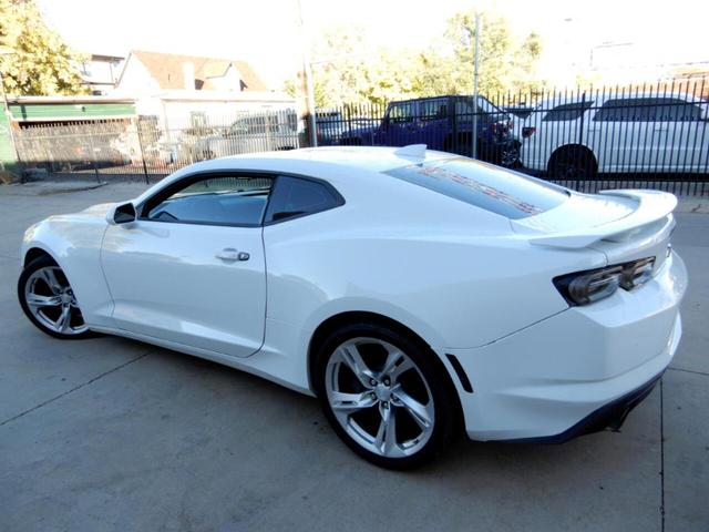 Photo of 2019 White Chevrolet Camaro