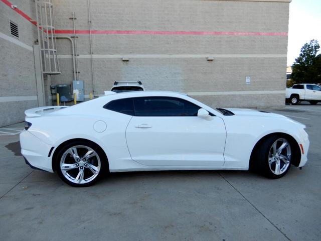 Photo of 2019 White Chevrolet Camaro