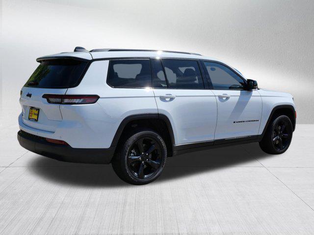 Photo of 2023 Bright White Clearcoat Jeep Grand Cherokee L