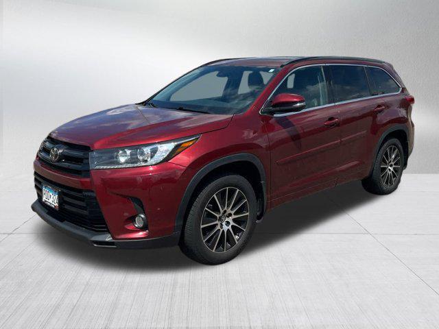 Photo of 2017 Salsa Red Pearl Toyota Highlander