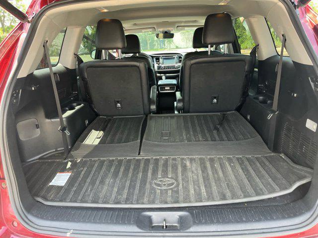 Photo of 2017 Salsa Red Pearl Toyota Highlander
