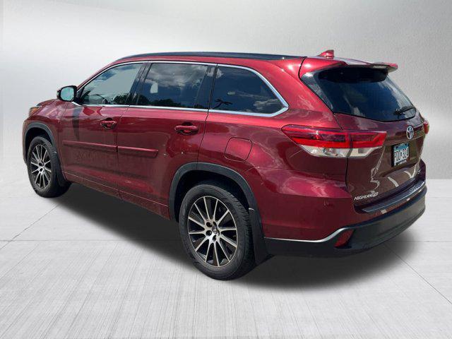 Photo of 2017 Salsa Red Pearl Toyota Highlander