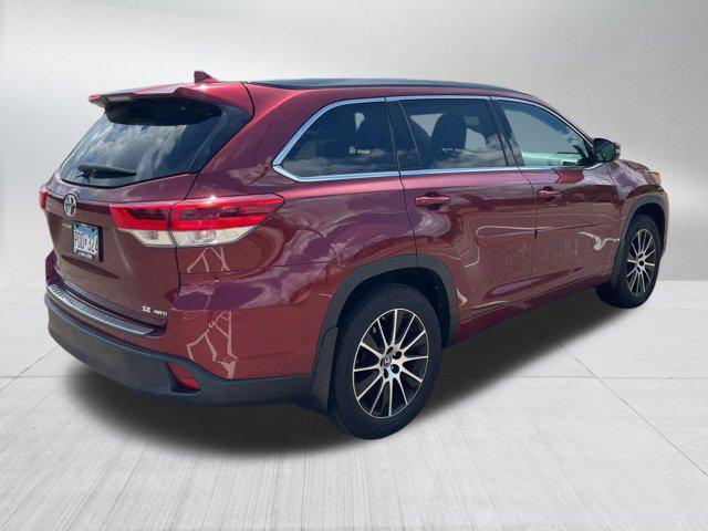 Photo of 2017 Salsa Red Pearl Toyota Highlander