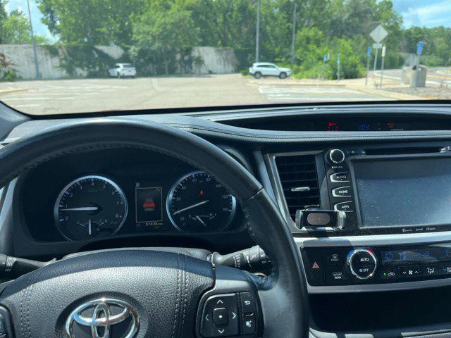 Photo of 2017 Salsa Red Pearl Toyota Highlander