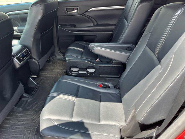 Photo of 2017 Salsa Red Pearl Toyota Highlander