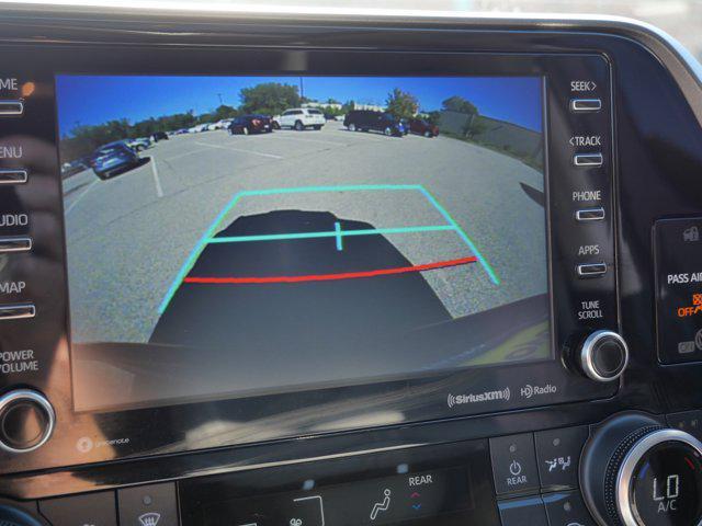 Photo of 2022 Midnight Black Metallic Toyota Highlander Hybrid