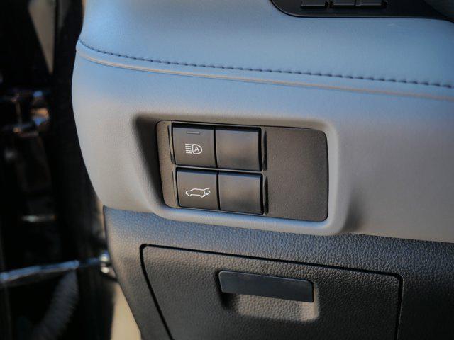Photo of 2022 Midnight Black Metallic Toyota Highlander Hybrid