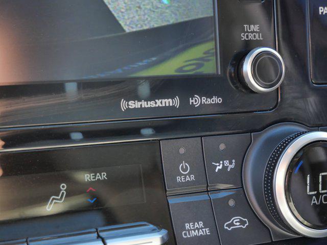 Photo of 2022 Midnight Black Metallic Toyota Highlander Hybrid