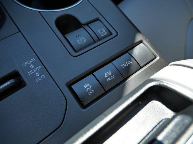 Photo of 2022 Midnight Black Metallic Toyota Highlander Hybrid