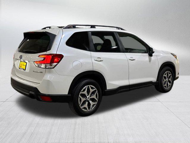 Photo of 2023 Crystal White Pearl Subaru Forester
