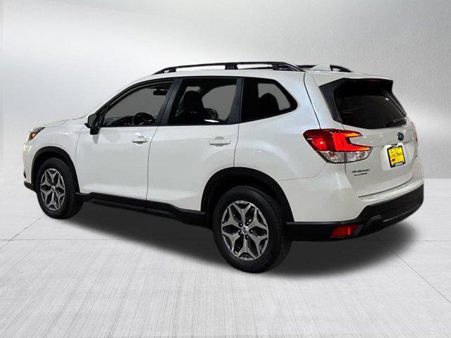 Photo of 2023 Crystal White Pearl Subaru Forester