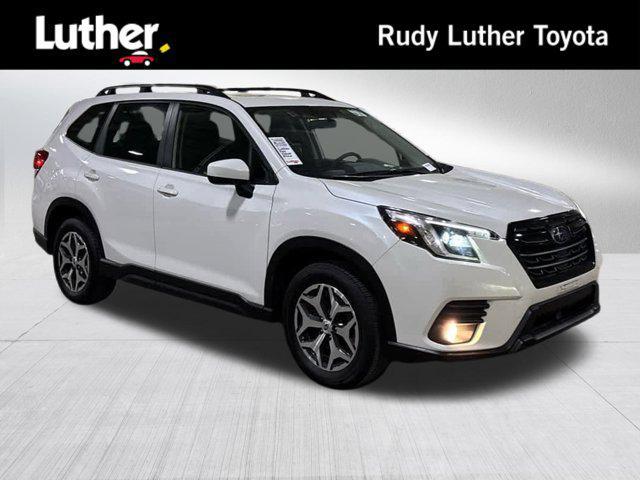 Photo of 2023 Crystal White Pearl Subaru Forester
