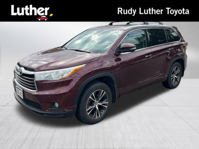 Photo of 2016 Ooh La La Rouge Mica Toyota Highlander