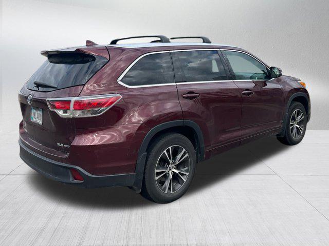 Photo of 2016 Ooh La La Rouge Mica Toyota Highlander