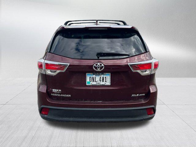 Photo of 2016 Ooh La La Rouge Mica Toyota Highlander
