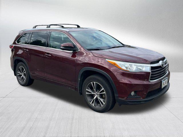 Photo of 2016 Ooh La La Rouge Mica Toyota Highlander