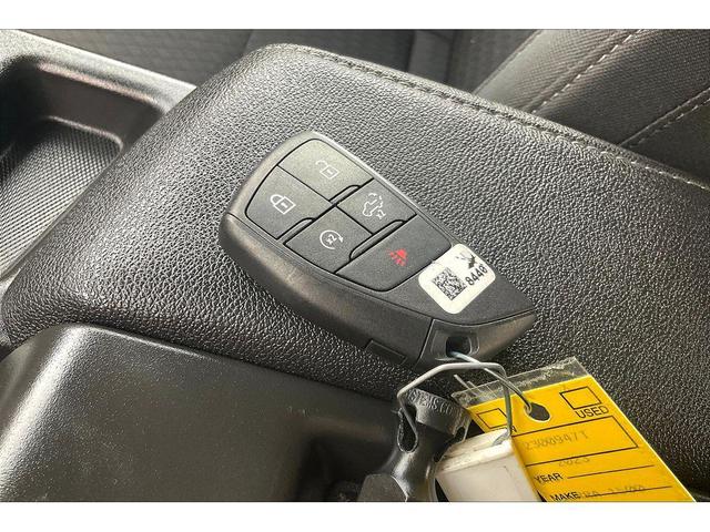Photo of 2023 Summit White GMC Sierra 1500