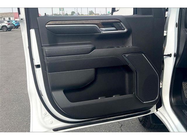 Photo of 2023 Summit White GMC Sierra 1500