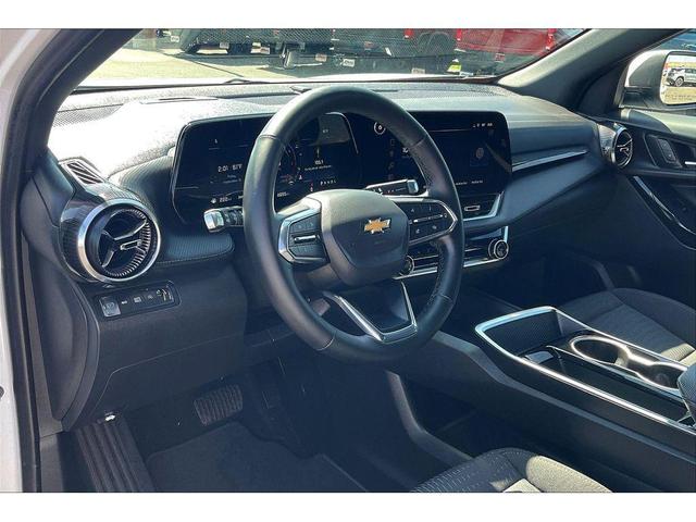 Photo of 2025 Summit White Chevrolet Equinox