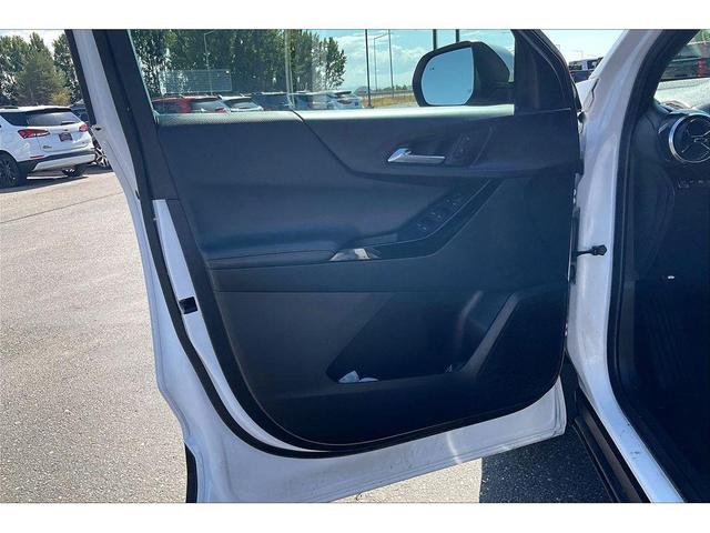 Photo of 2025 Summit White Chevrolet Equinox