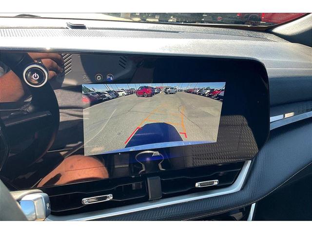Photo of 2025 Summit White Chevrolet Equinox