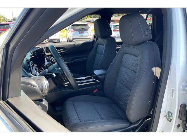 Photo of 2025 Summit White Chevrolet Equinox