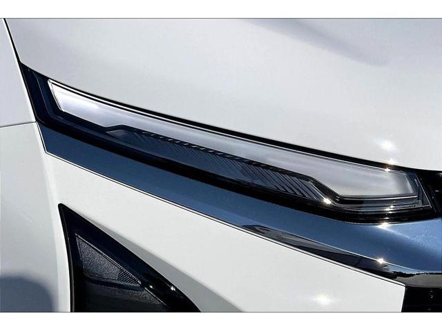 Photo of 2025 Summit White Chevrolet Equinox