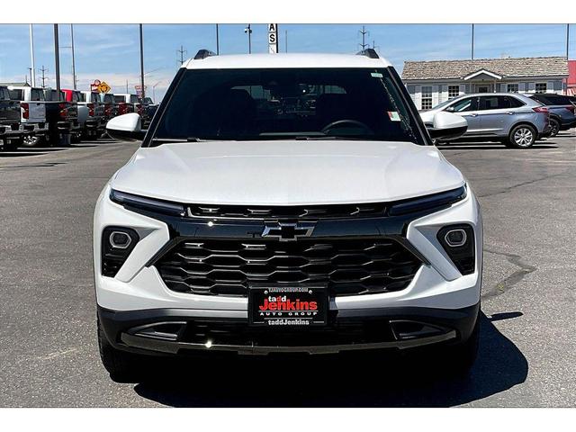 Photo of 2025 Iridescent Pearl Tricoat Chevrolet Trailblazer