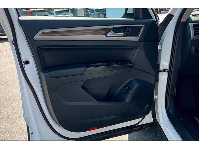 Photo of 2021 Pure White Volkswagen Atlas
