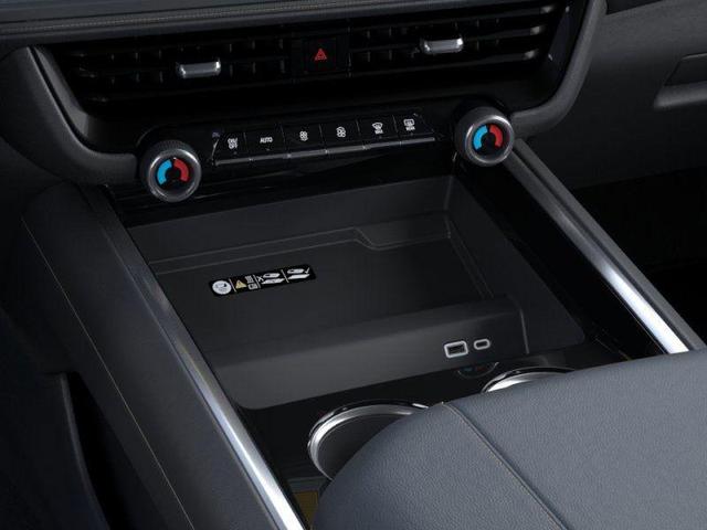 Photo of 2025 Iridescent Pearl Tricoat Chevrolet Suburban