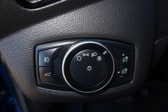 Photo of 2017 Lightning Blue Metallic Ford Escape