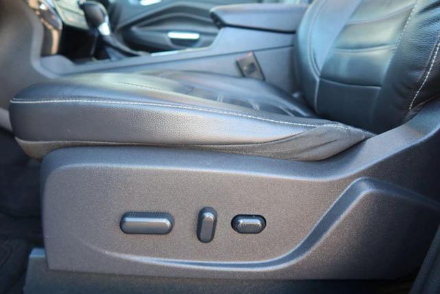 Photo of 2017 Lightning Blue Metallic Ford Escape