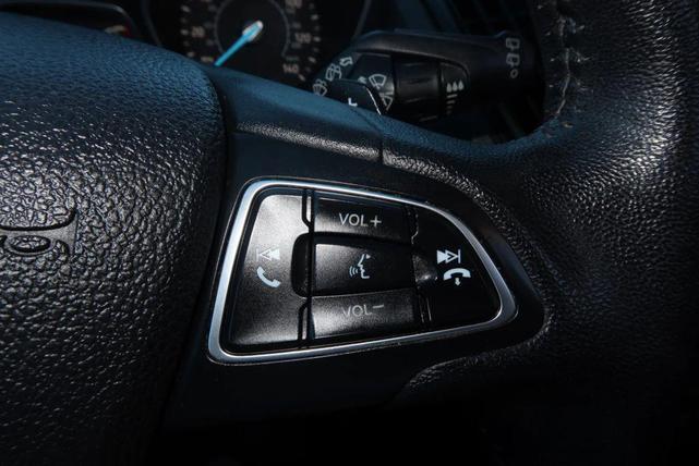 Photo of 2017 Lightning Blue Metallic Ford Escape