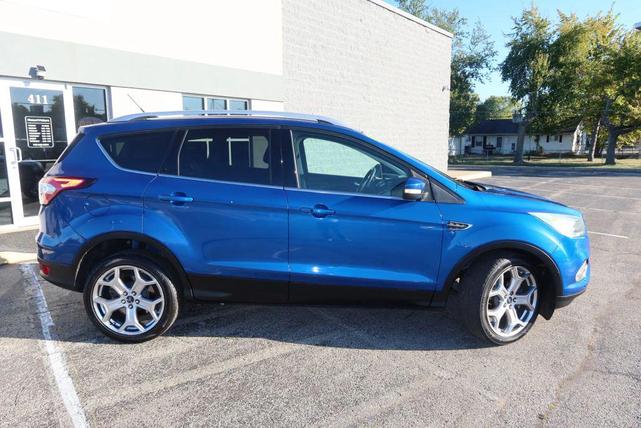 Photo of 2017 Lightning Blue Metallic Ford Escape