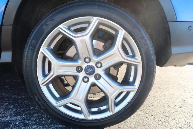 Photo of 2017 Lightning Blue Metallic Ford Escape