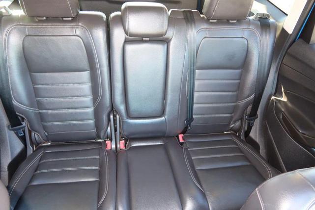 Photo of 2017 Lightning Blue Metallic Ford Escape