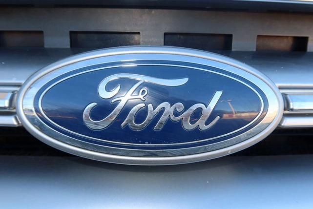 Photo of 2017 Lightning Blue Metallic Ford Escape