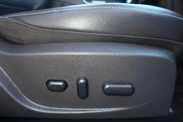 Photo of 2017 Lightning Blue Metallic Ford Escape